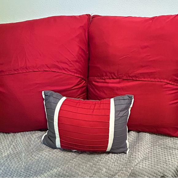 Red and gray 3pc bundle decorative pillow with 2 matching square shams 27”X 27” - Picture 4 of 15